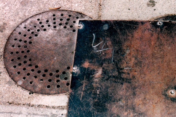 a picture called sidewalk plate 2  Small  should be here...